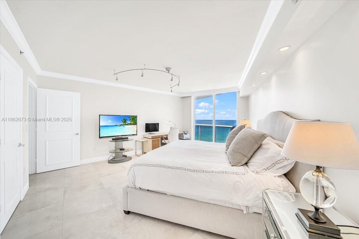 18911 Collins Ave # 1903