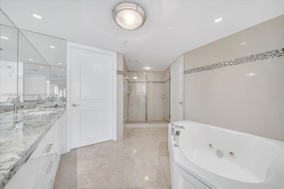 18911 Collins Ave # 1903