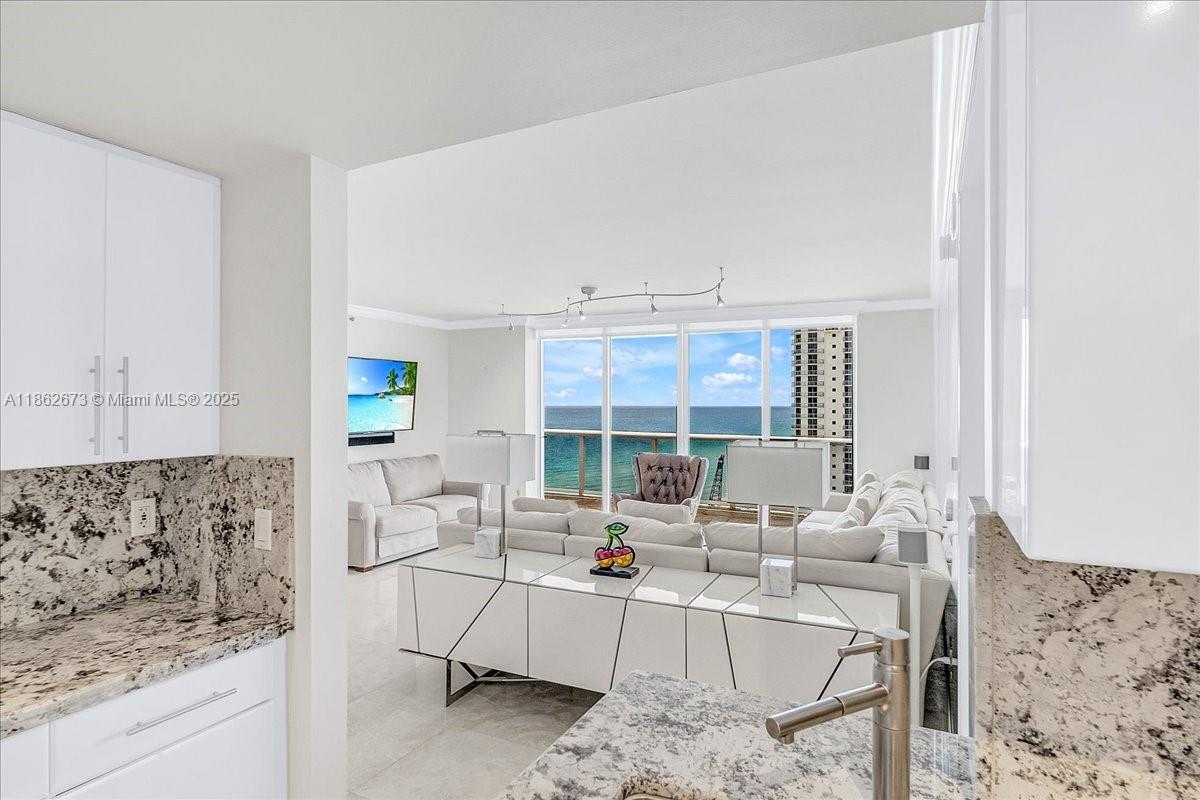 18911 Collins Ave # 1903
