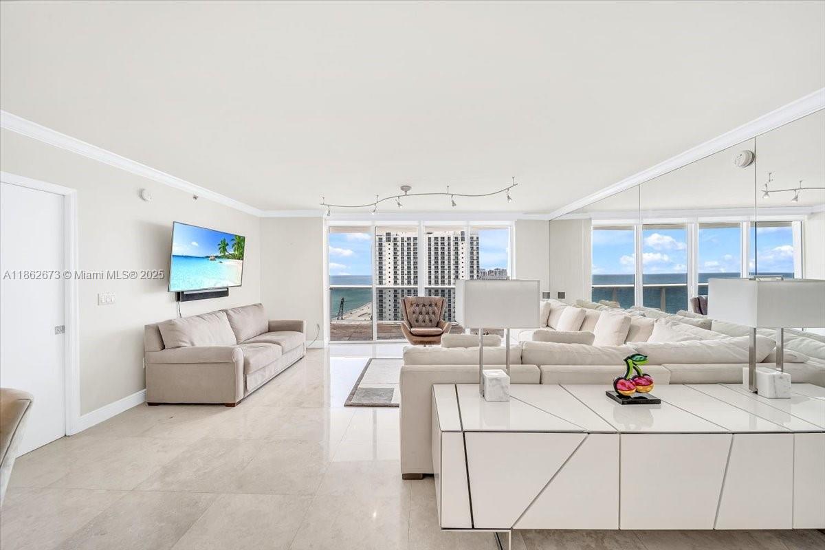 18911 Collins Ave # 1903