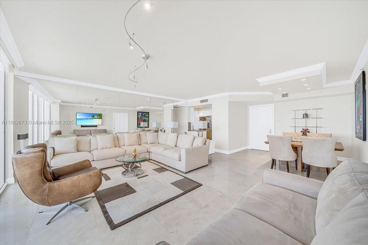 18911 Collins Ave # 1903