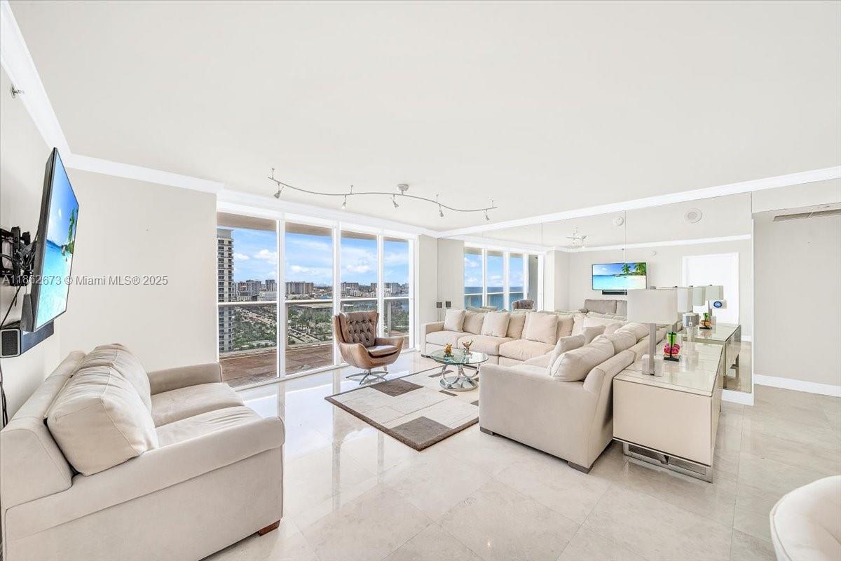 18911 Collins Ave # 1903