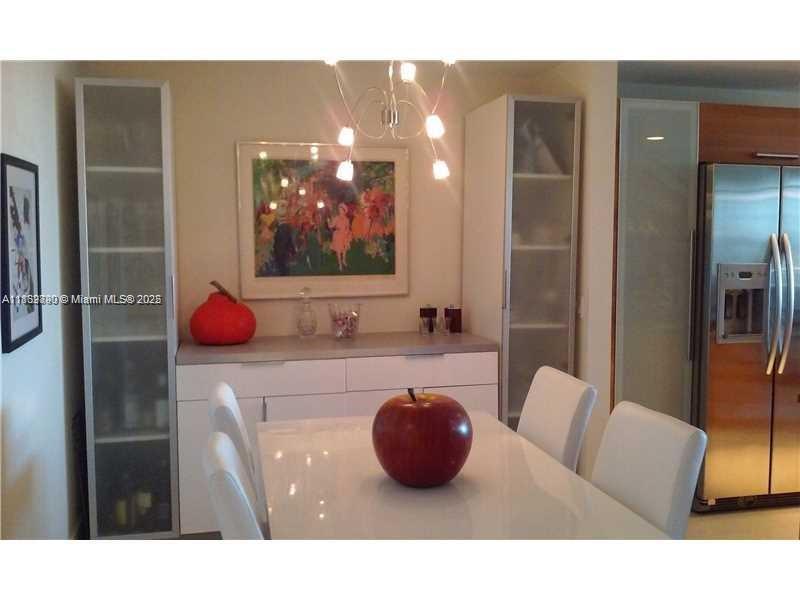 2950 NE 188th St # 304