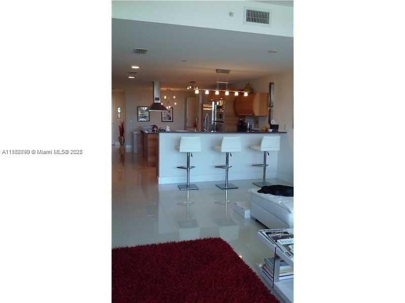 2950 NE 188th St # 304