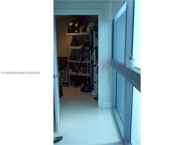 2950 NE 188th St # 304