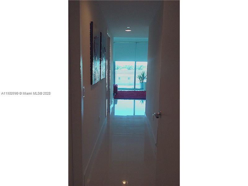 2950 NE 188th St # 304