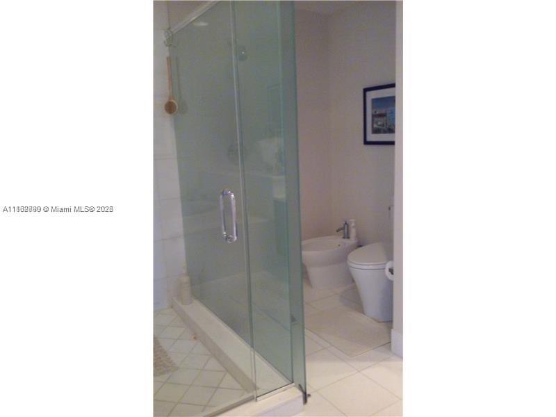 2950 NE 188th St # 304