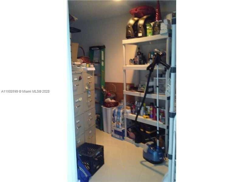 2950 NE 188th St # 304