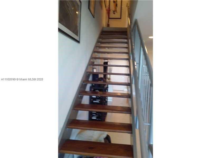 2950 NE 188th St # 304