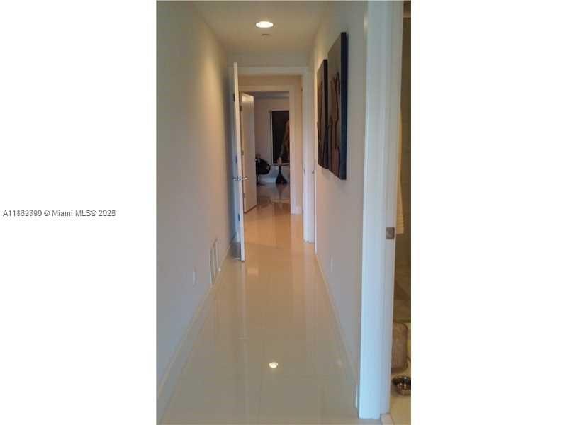 2950 NE 188th St # 304