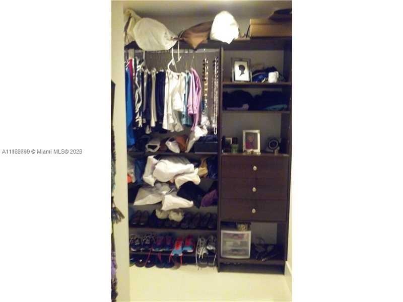 2950 NE 188th St # 304