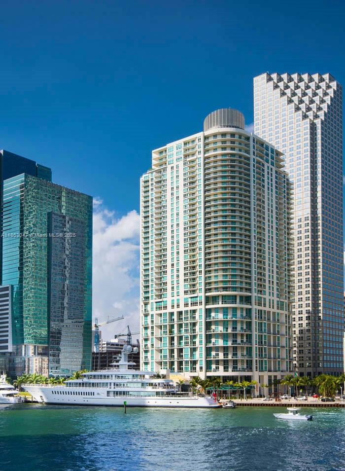 300 S Biscayne Blvd # 1803 Unit: T-1803