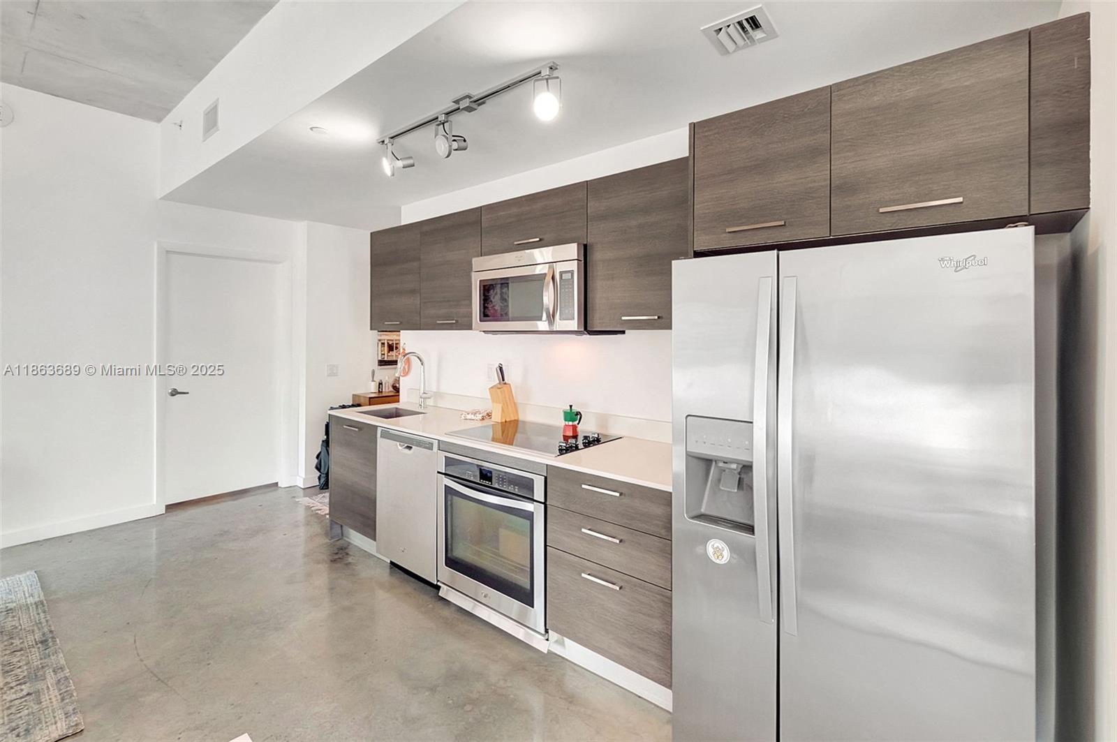151 SE 1st St # 1601