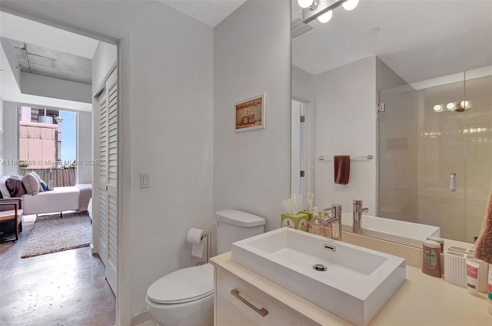 151 SE 1st St # 1601