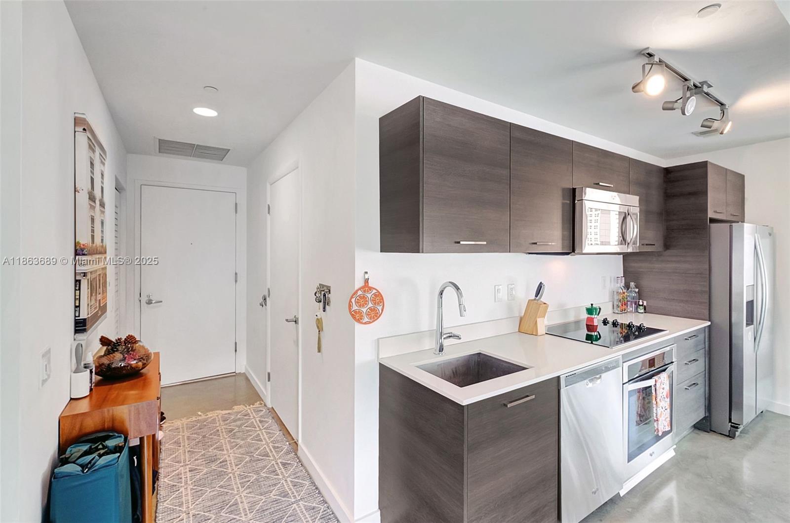 151 SE 1st St # 1601