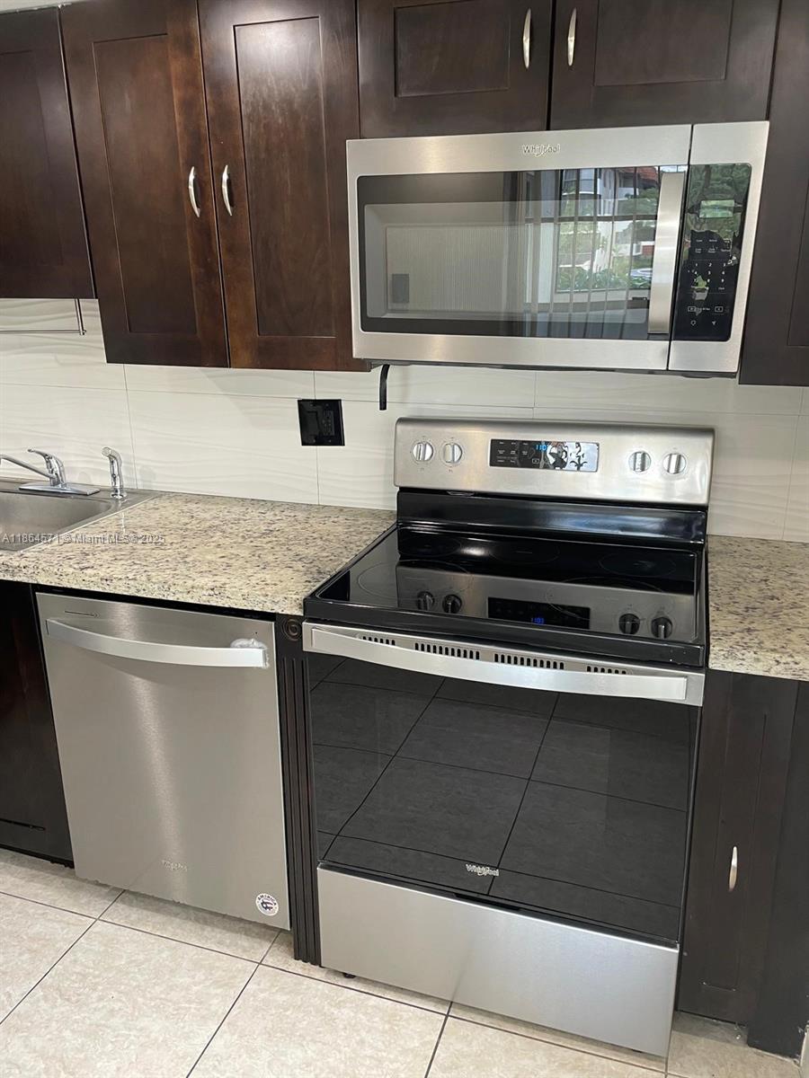 4164 Inverrary Dr # 215