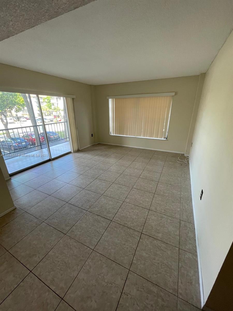 4164 Inverrary Dr # 215