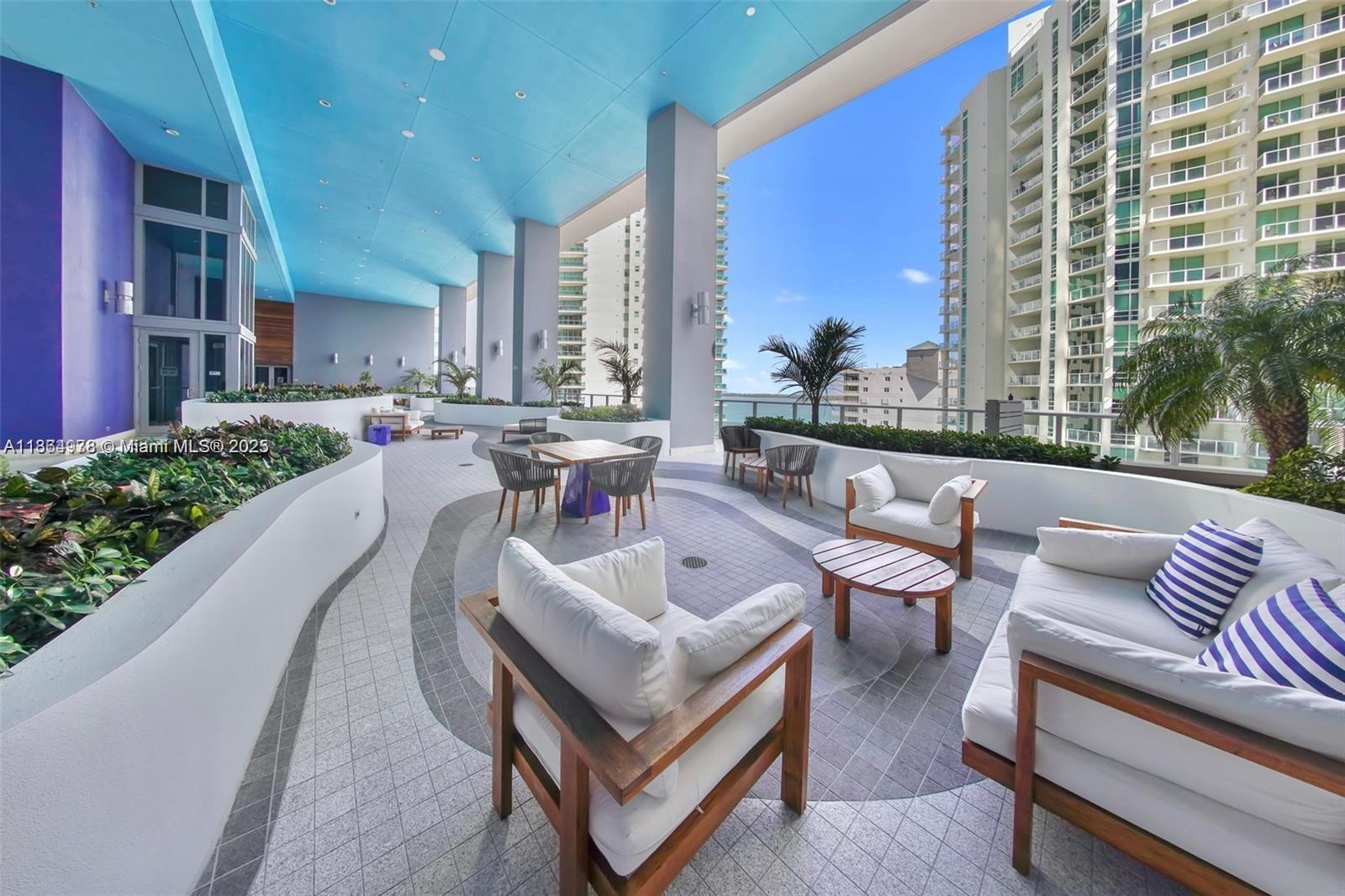 1300 Brickell Bay Dr # 1909