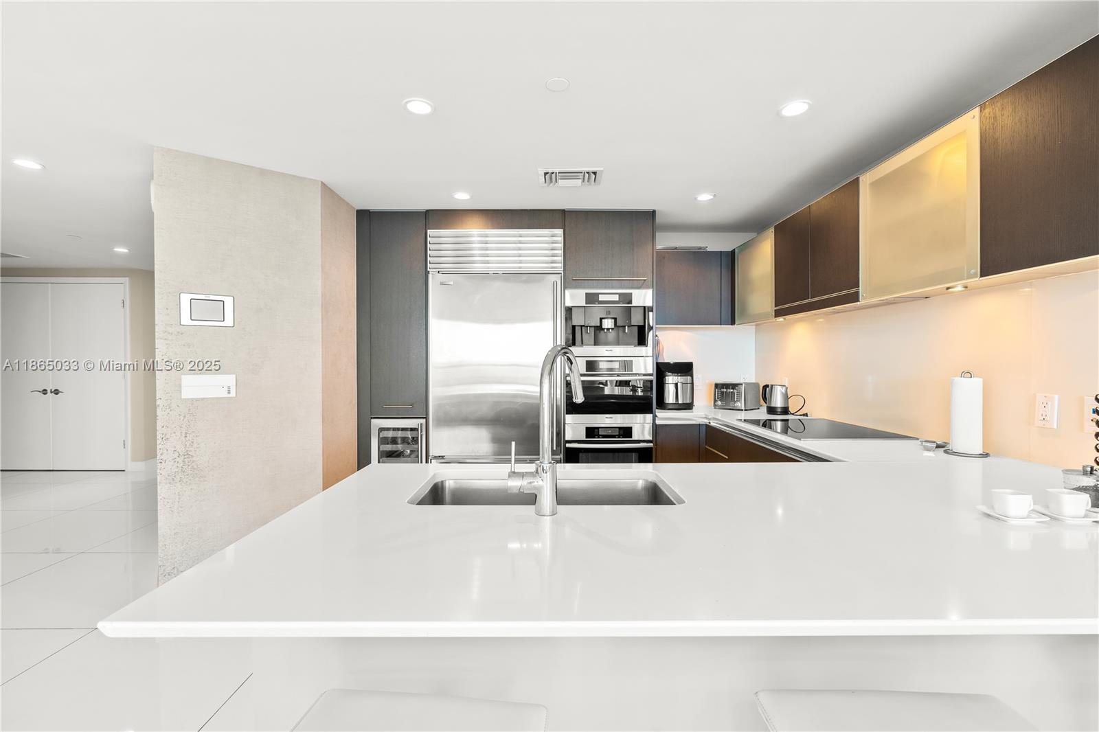 17001 Collins Ave # 1908