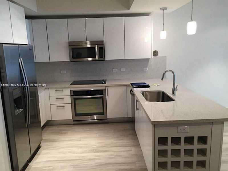 999 SW 1st Ave # 1809