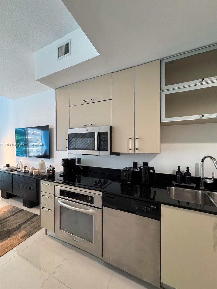 60 SW 13th St # 1406