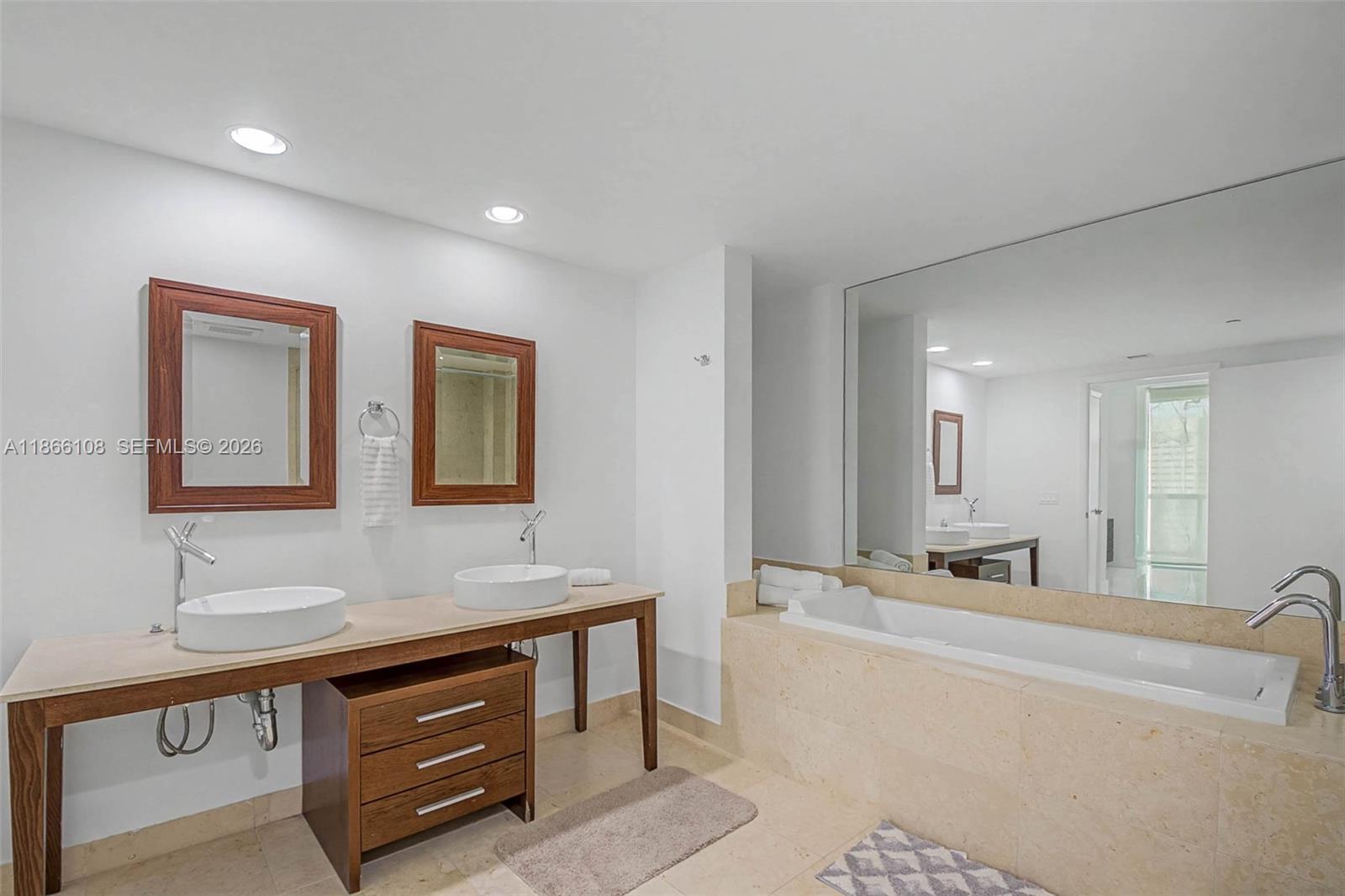 495 Brickell Ave # 3504