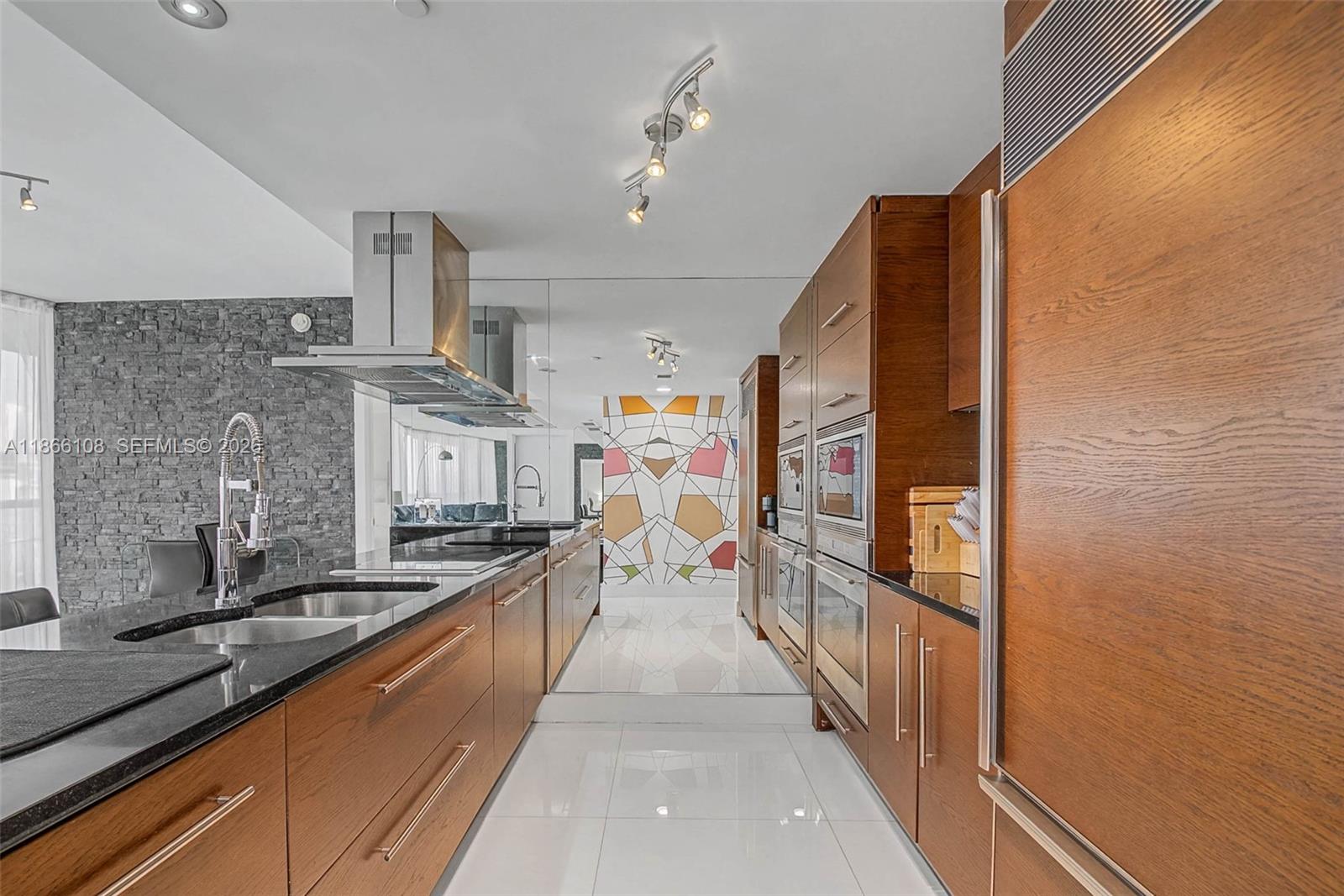 495 Brickell Ave # 3504