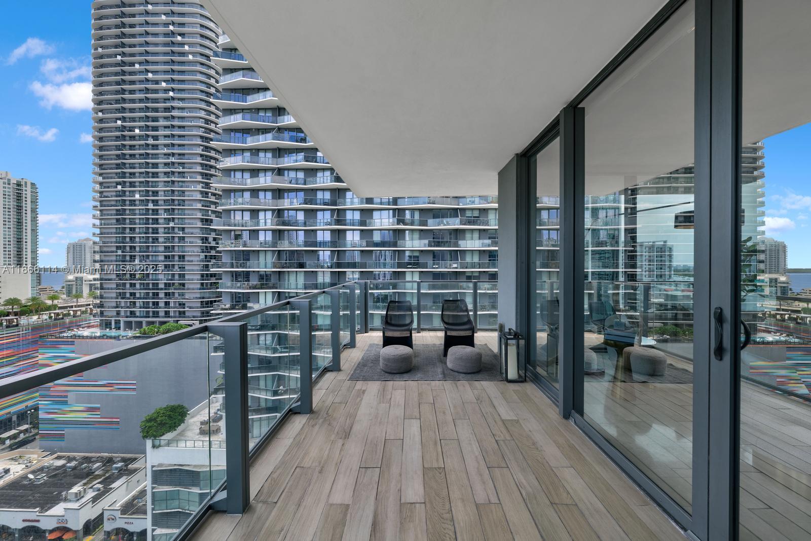 88 SW 7th # 1401, Miami Unit: 1401