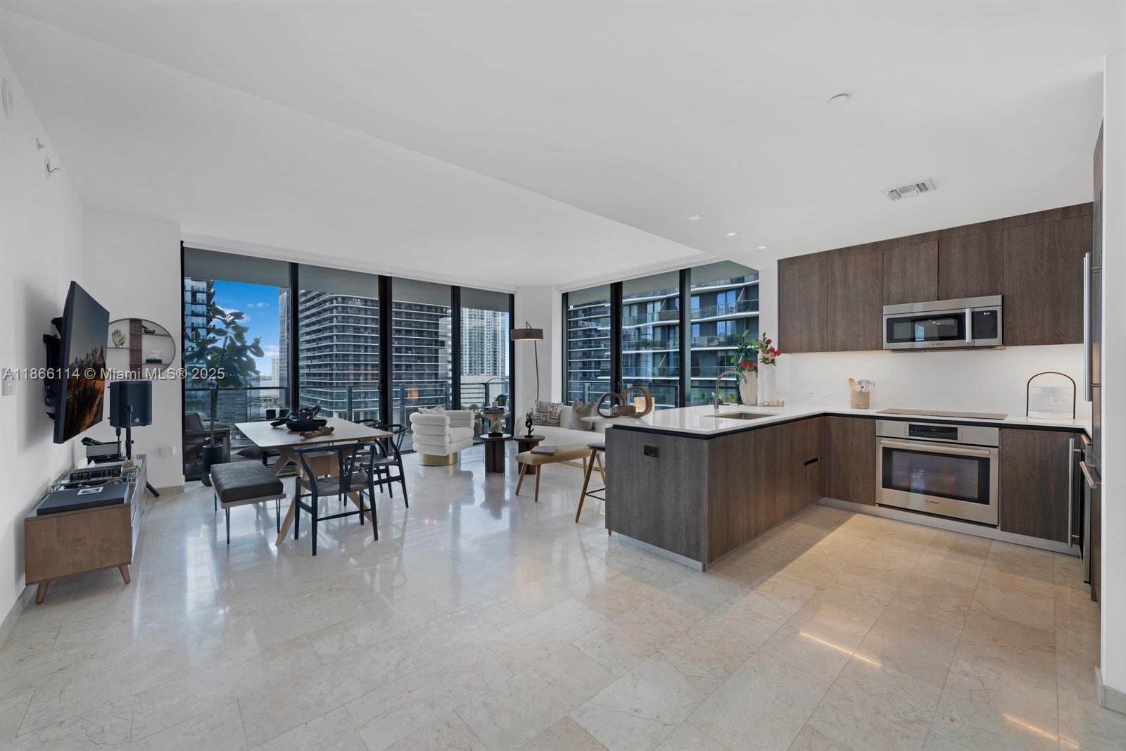 88 SW 7th # 1401, Miami Unit: 1401