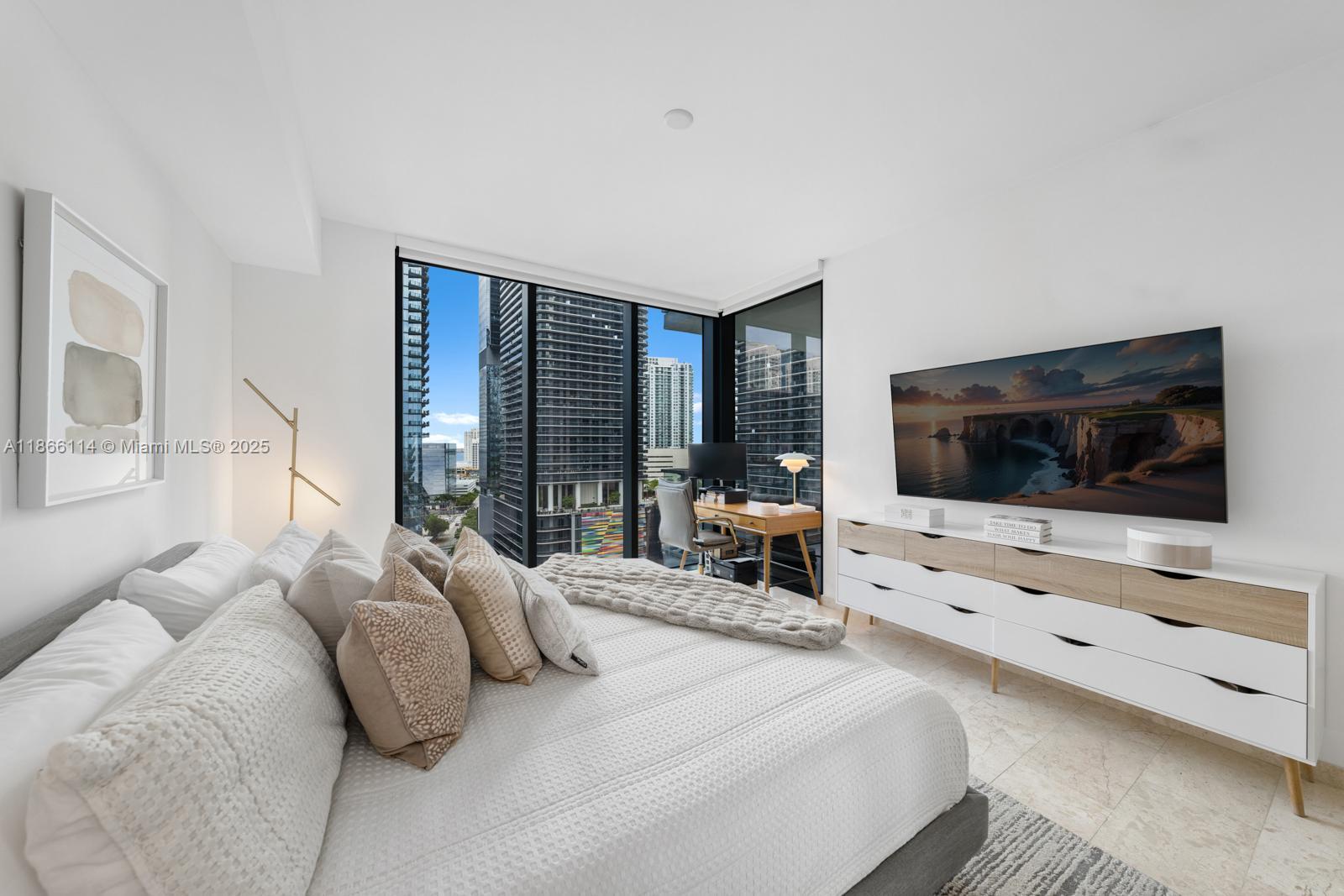 88 SW 7th # 1401, Miami Unit: 1401