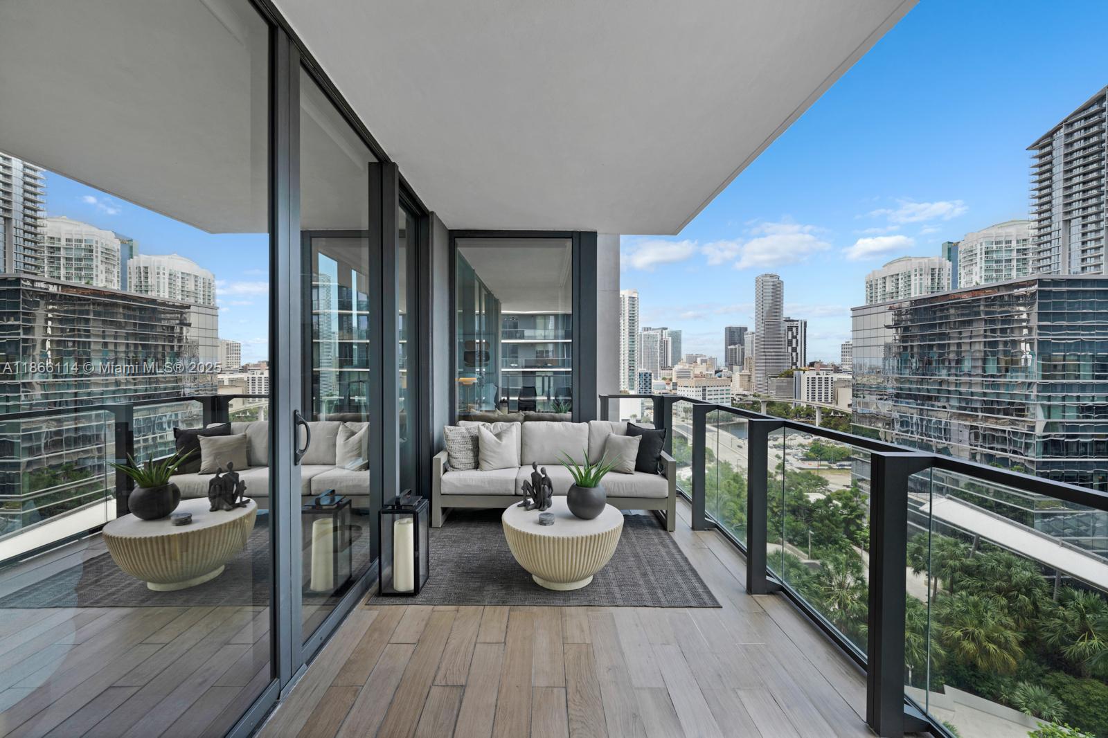 88 SW 7th # 1401, Miami Unit: 1401