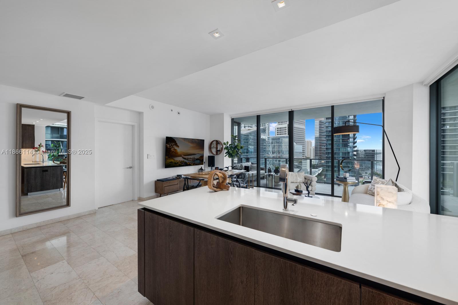 88 SW 7th # 1401, Miami Unit: 1401