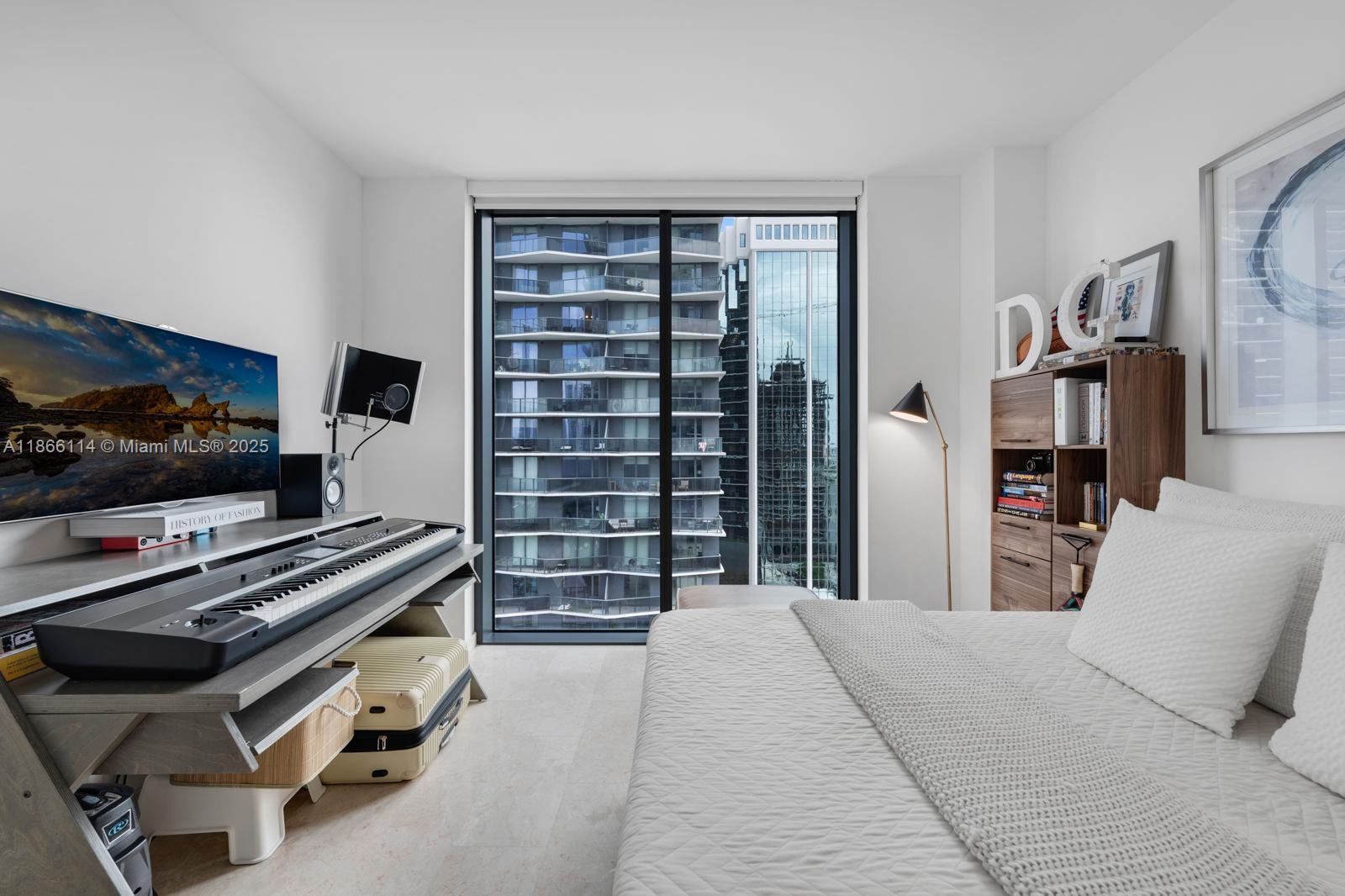 88 SW 7th # 1401, Miami Unit: 1401