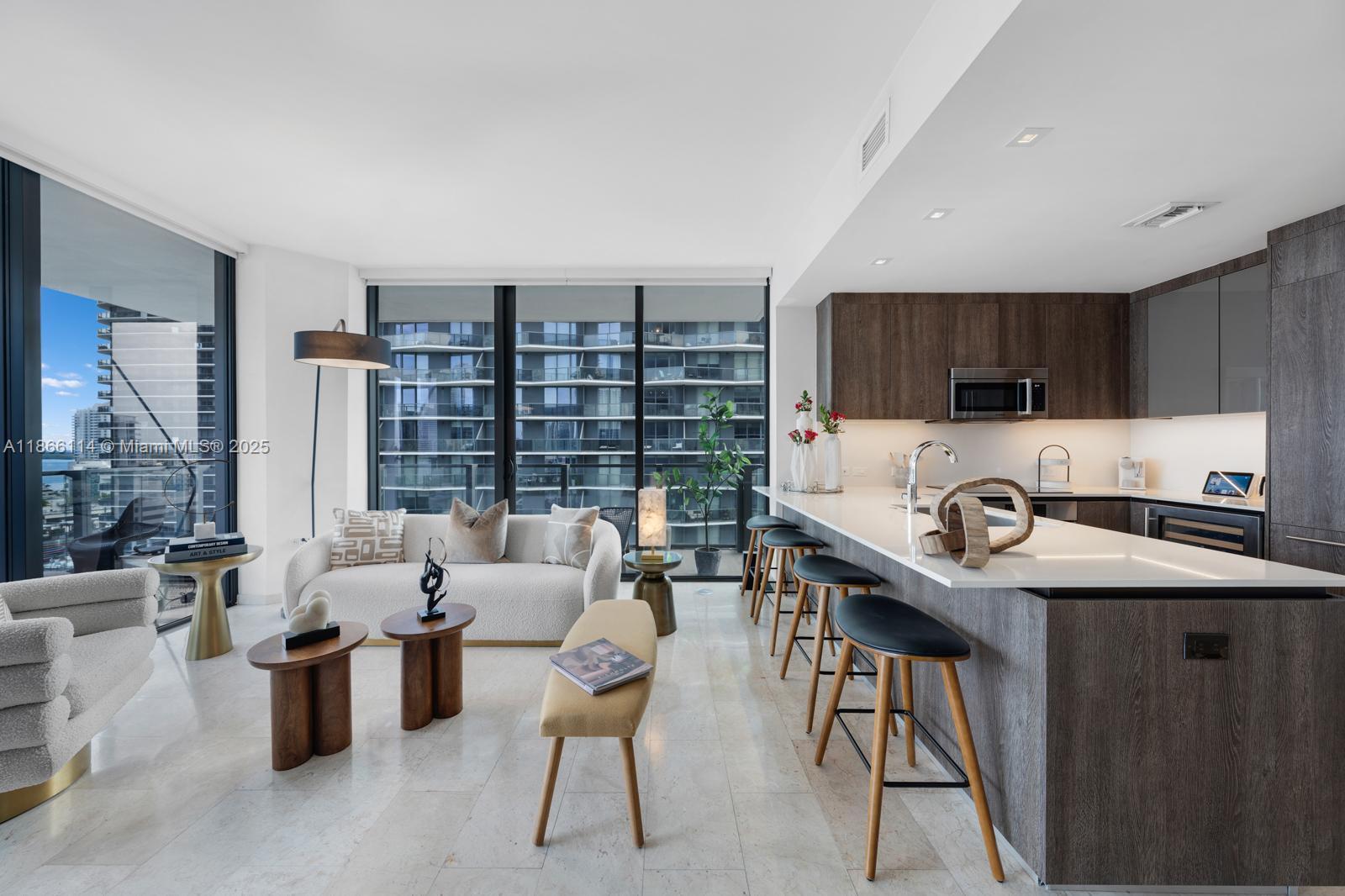 88 SW 7th # 1401, Miami Unit: 1401