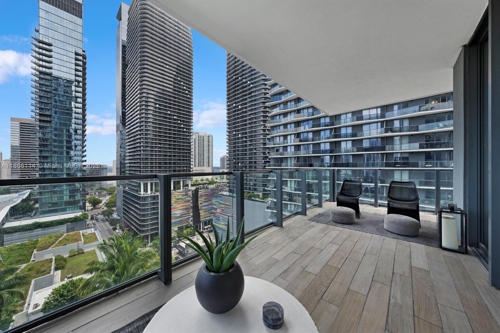 88 SW 7th # 1401, Miami Unit: 1401