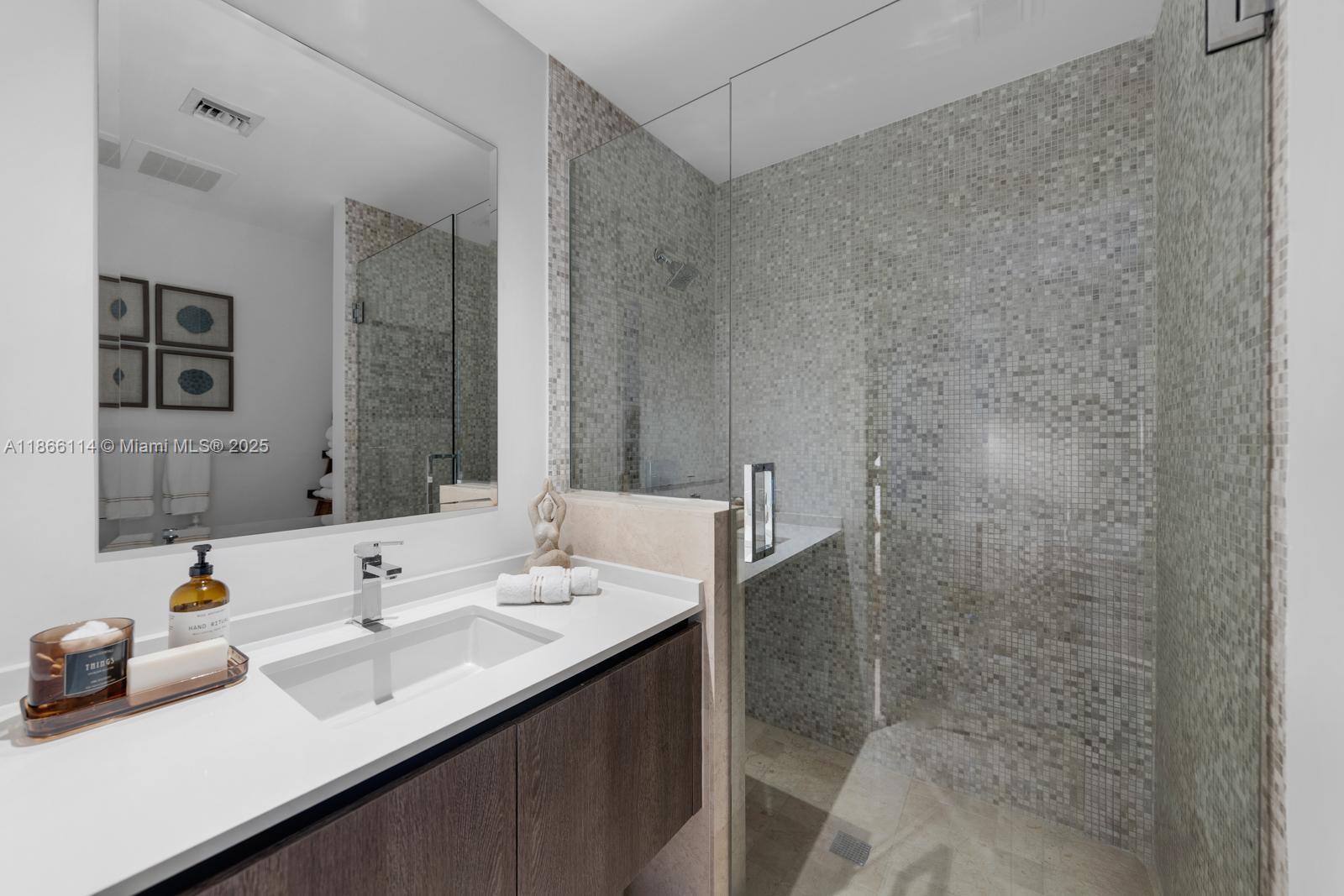 88 SW 7th # 1401, Miami Unit: 1401