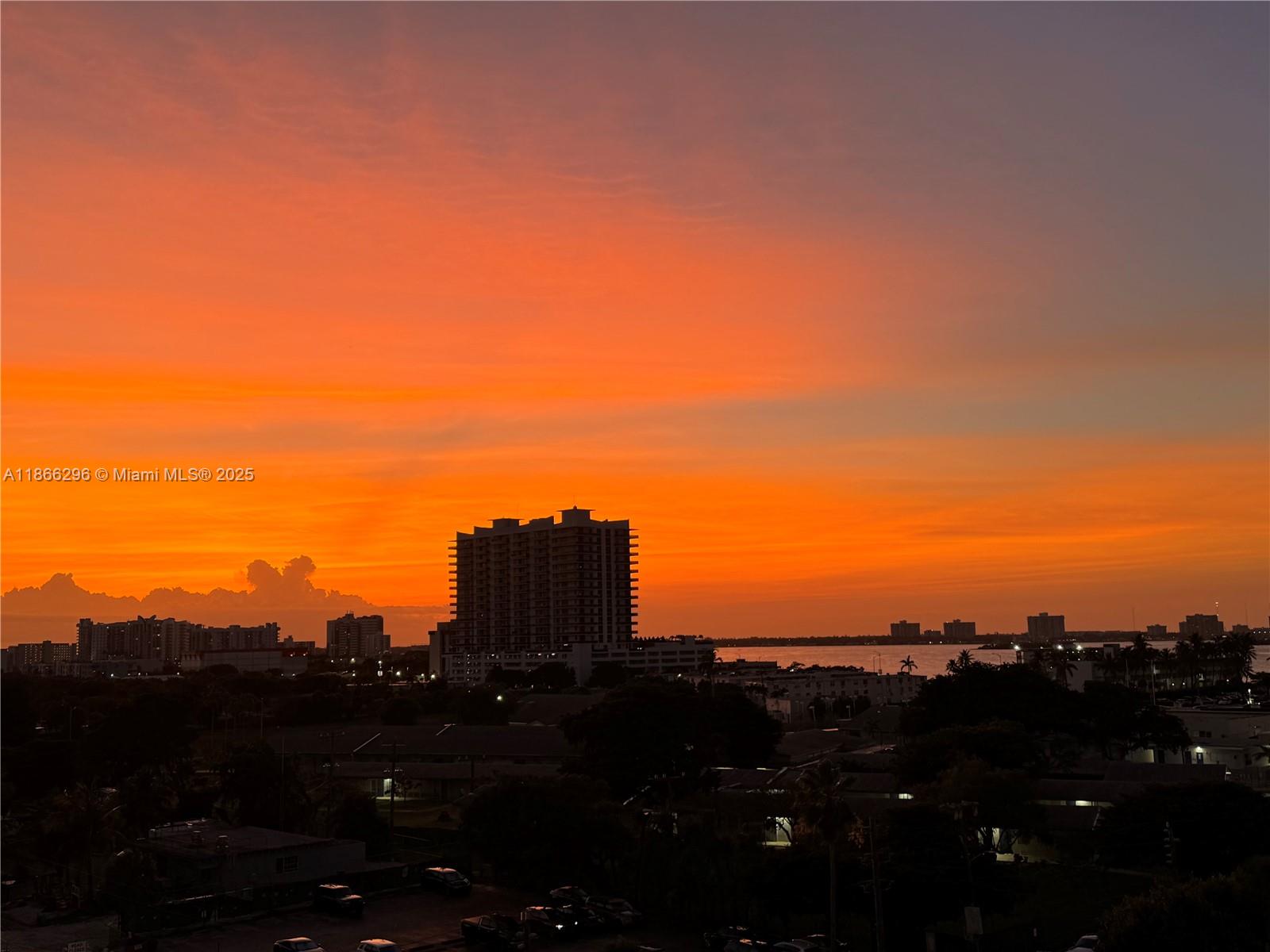 7501 E Treasure Dr # 7L