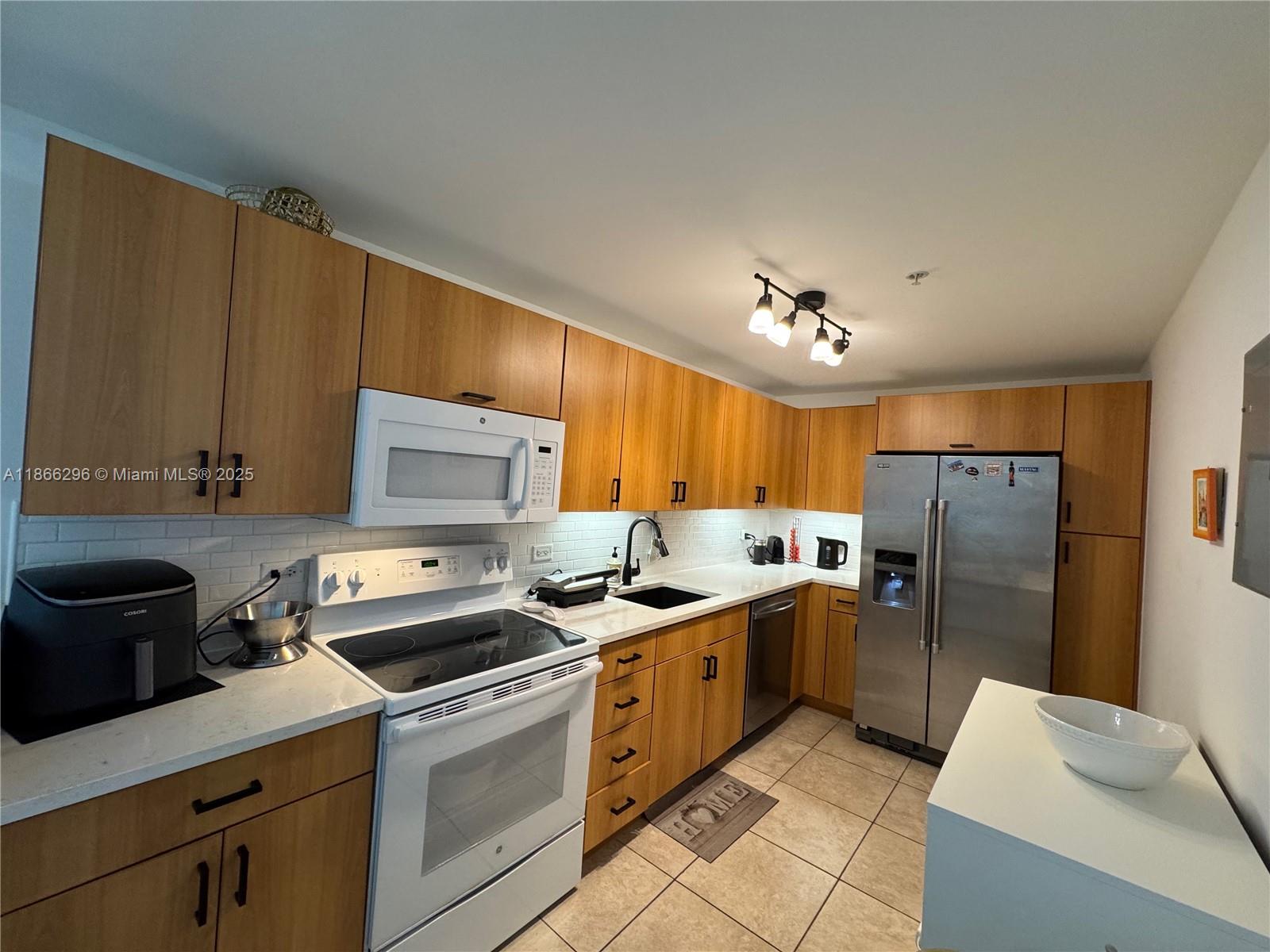 7501 E Treasure Dr # 7L