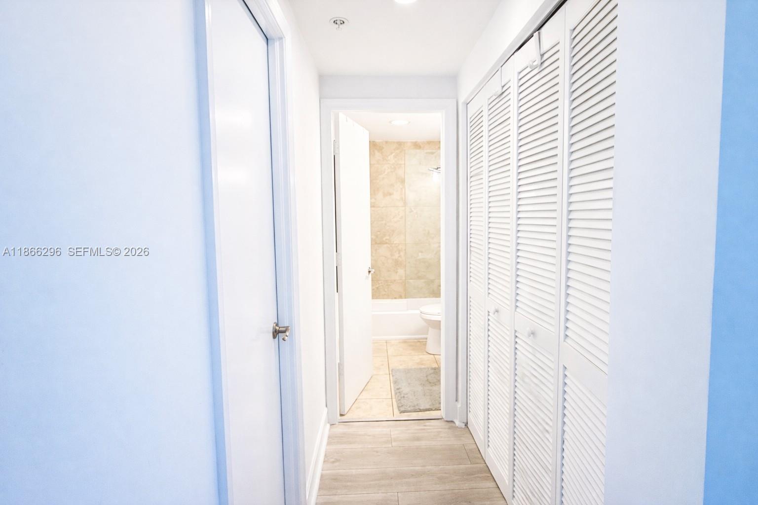 7501 E Treasure Dr # 7L