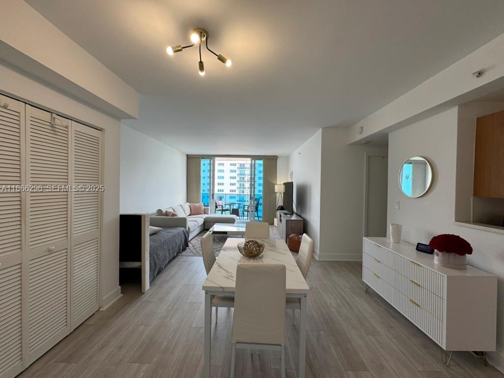 7501 E Treasure Dr # 7L