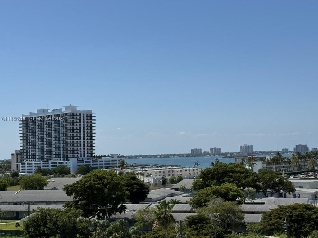 7501 E Treasure Dr # 7L