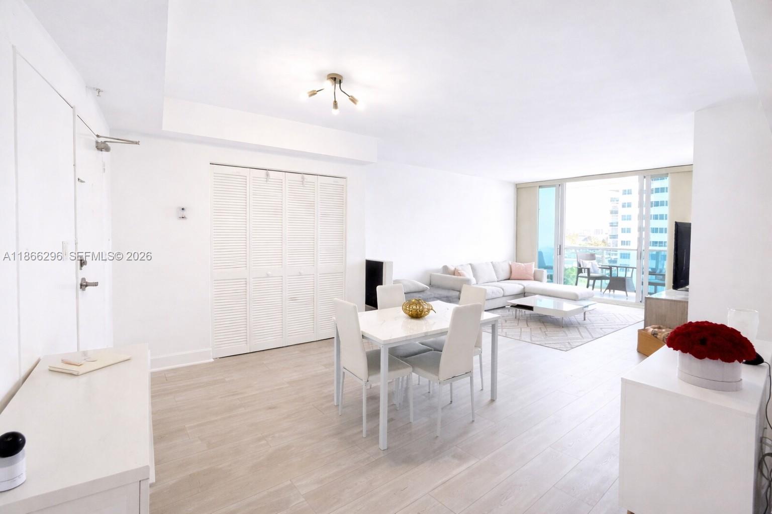 7501 E Treasure Dr # 7L