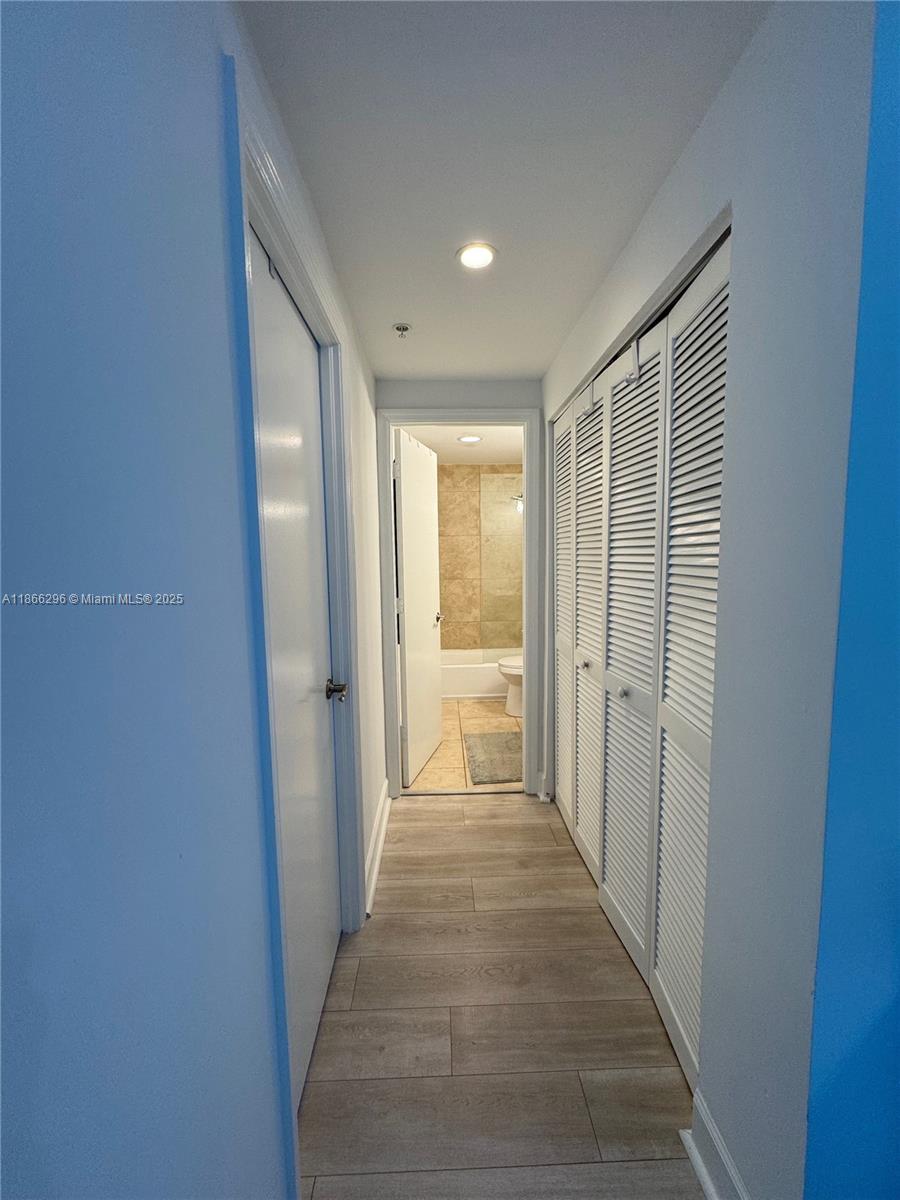 7501 E Treasure Dr # 7L