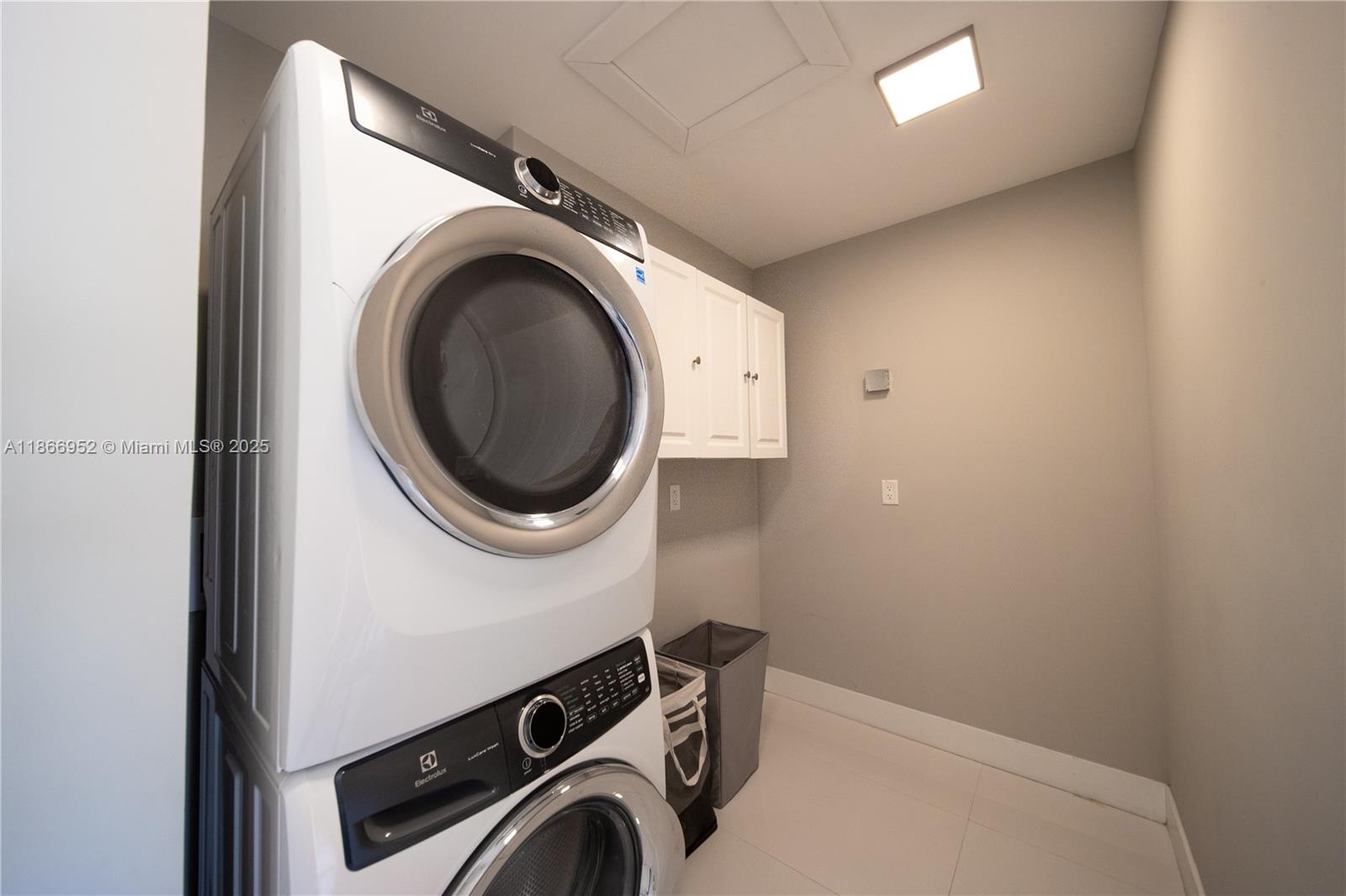 3653 SW 26th St # 3653