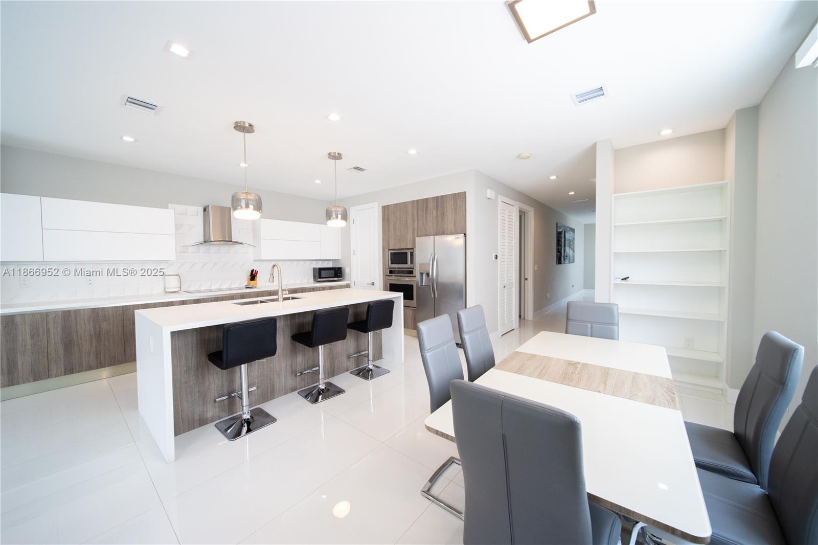 3653 SW 26th St # 3653