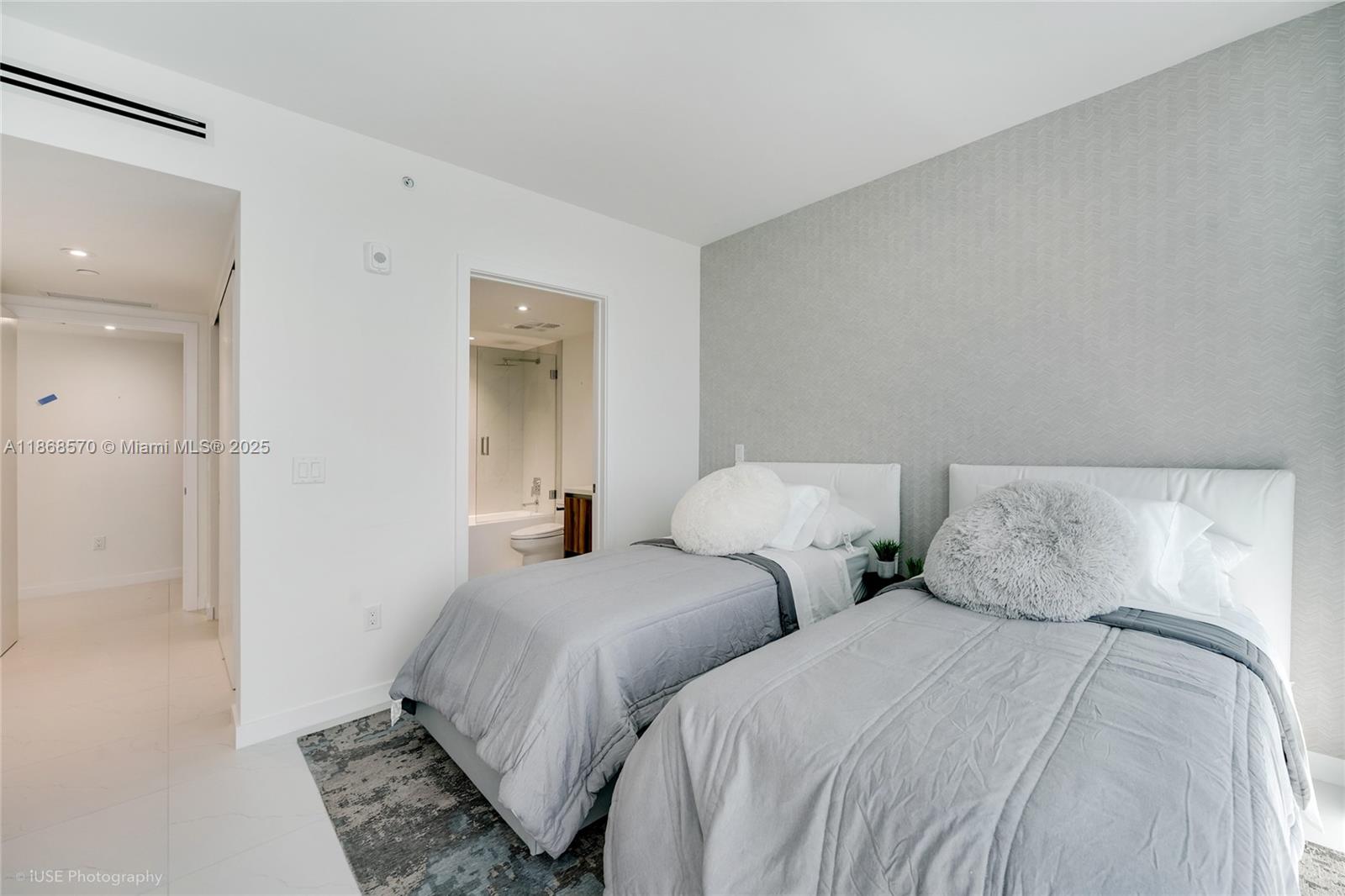 9901 W Bay Harbor Dr # 406