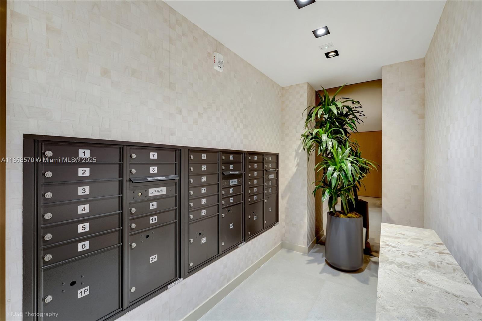 9901 W Bay Harbor Dr # 406