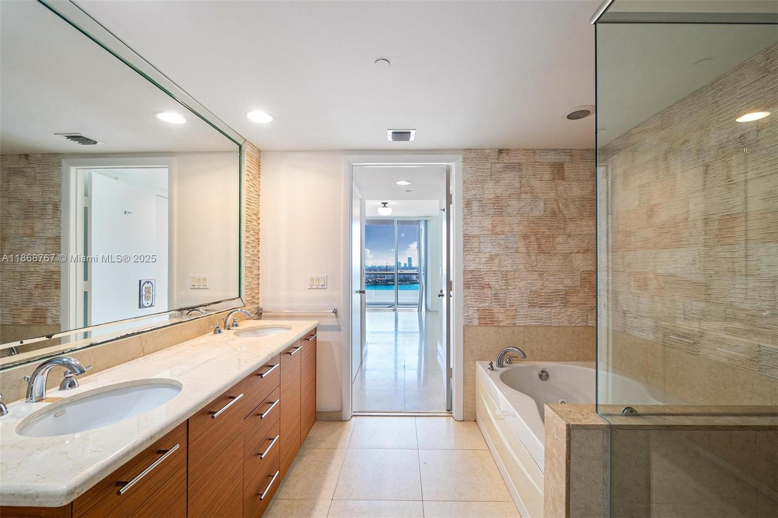 50 Biscayne Blvd # 1706