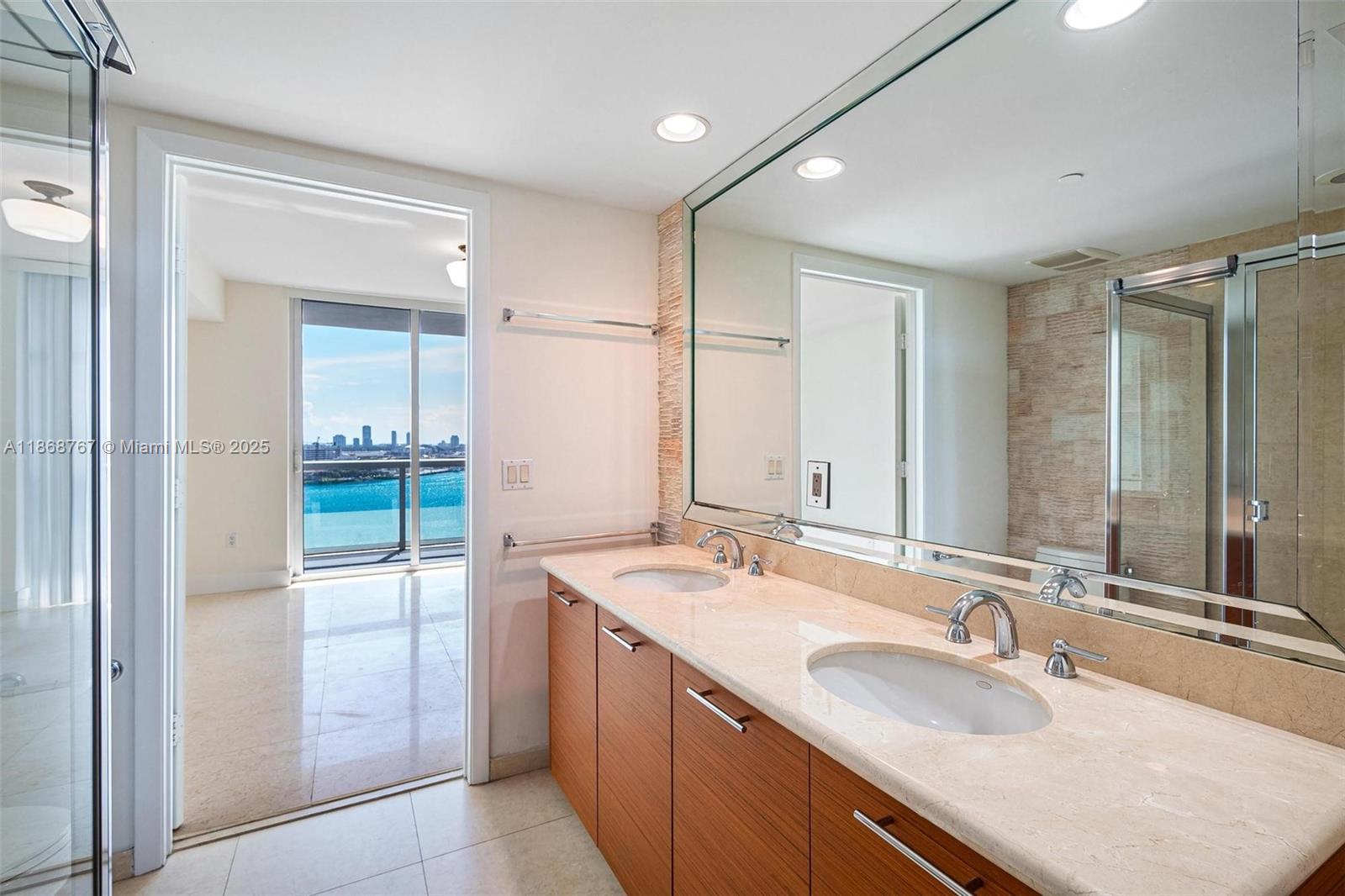 50 Biscayne Blvd # 1706