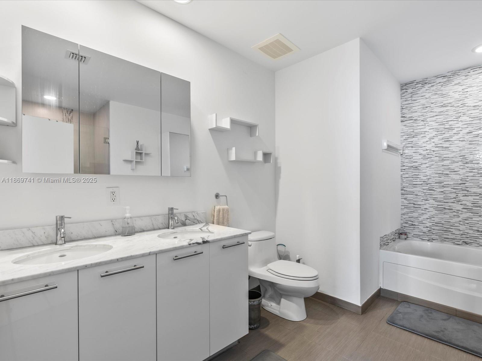 950 Brickell Bay Dr. # 5206